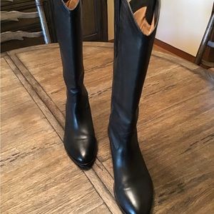 Frye pull on riding boots.